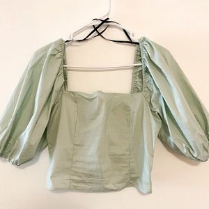 Puff sleeve crop top